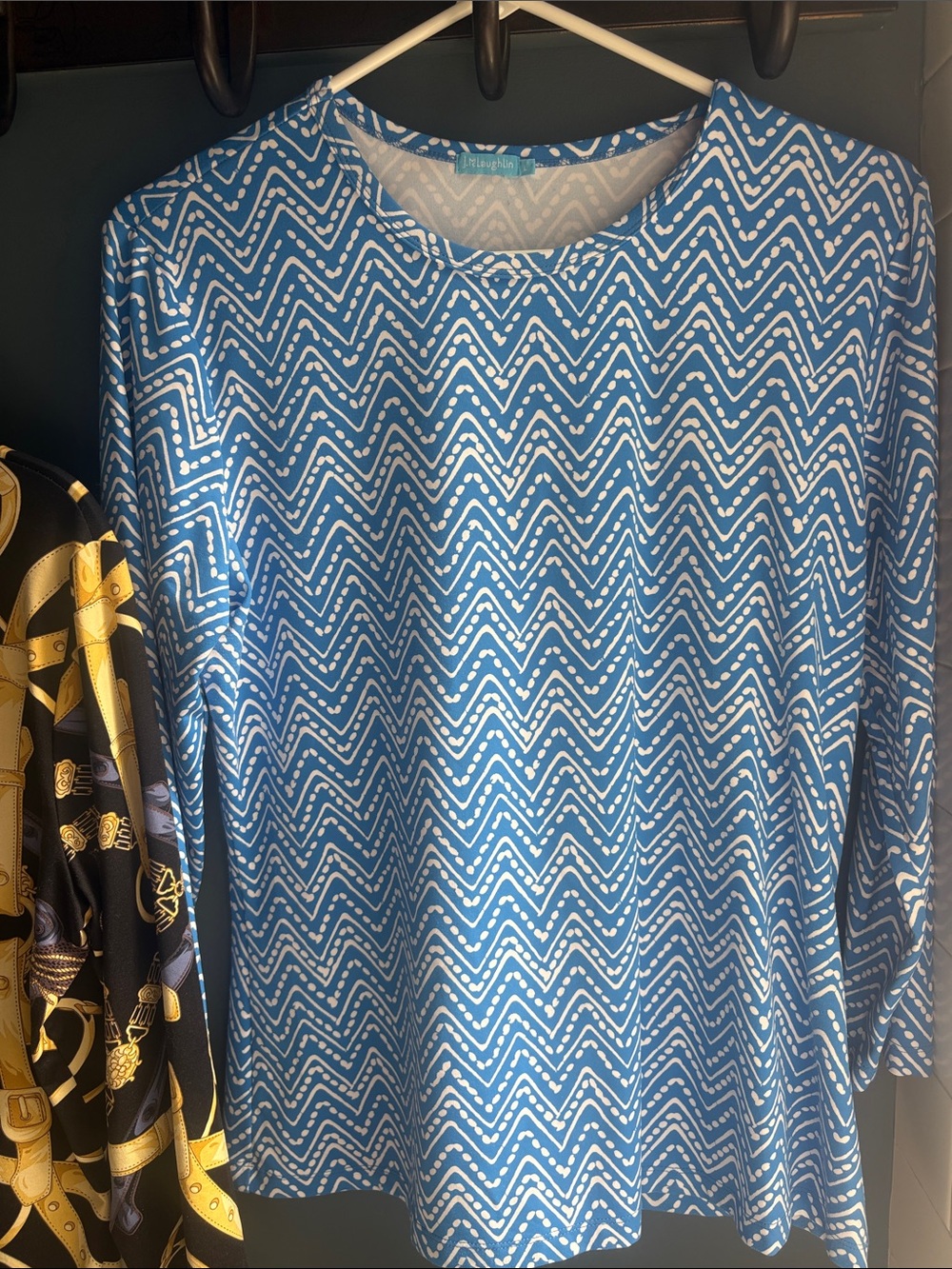 J. McLaughlin Black & Gold Chain Print Long Sleeve Top - Picture 6 of 10